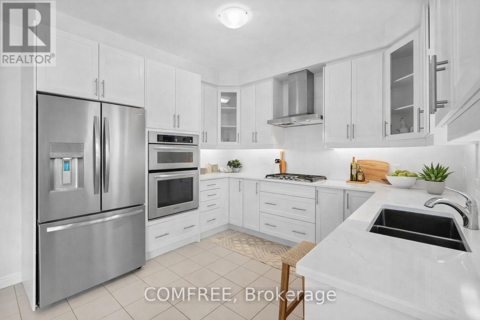 117 Merivale Court, Oshawa, Ontario  L1H 8S4 - Photo 4 - E12785274