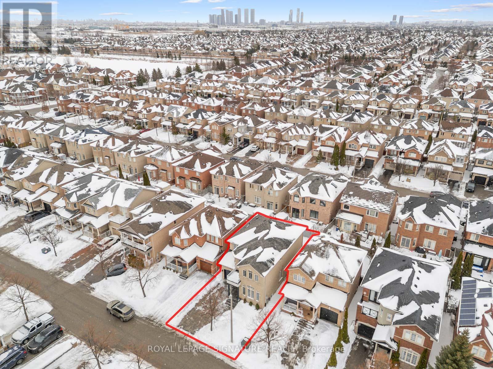 47 AMPARO DRIVE, Vaughan, Ontario