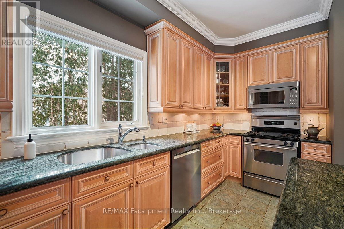 16 - 2303 Hill Ridge Court, Oakville, Ontario  L6M 3N3 - Photo 7 - W12777682