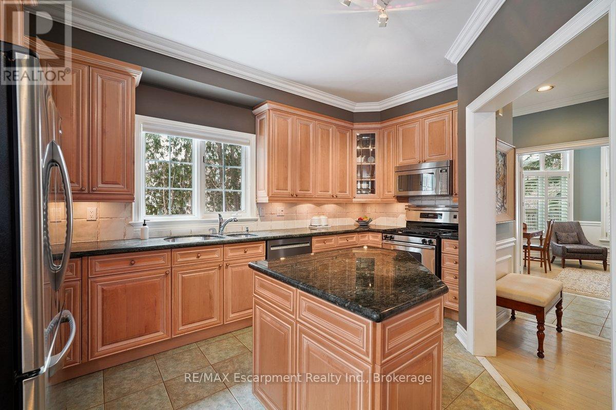 16 - 2303 Hill Ridge Court, Oakville, Ontario  L6M 3N3 - Photo 6 - W12777682