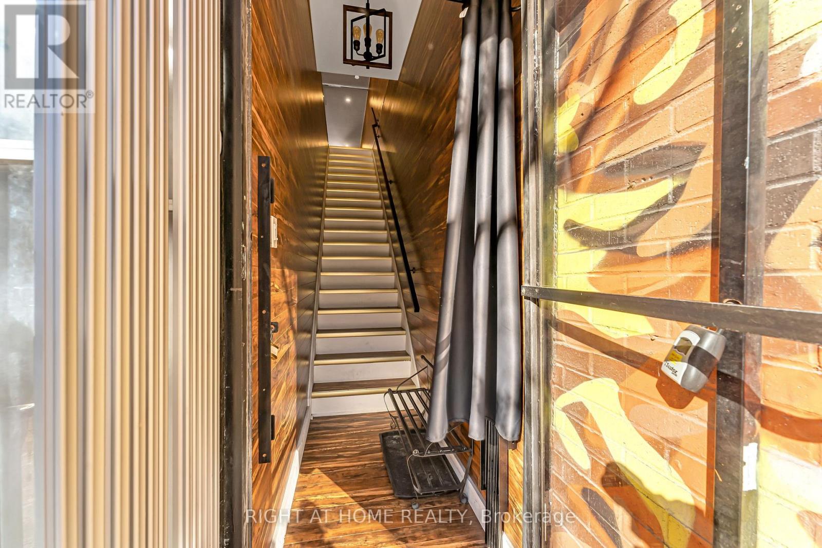 418 Queen Street W, Toronto, Ontario  M5V 2A7 - Photo 3 - C12785352