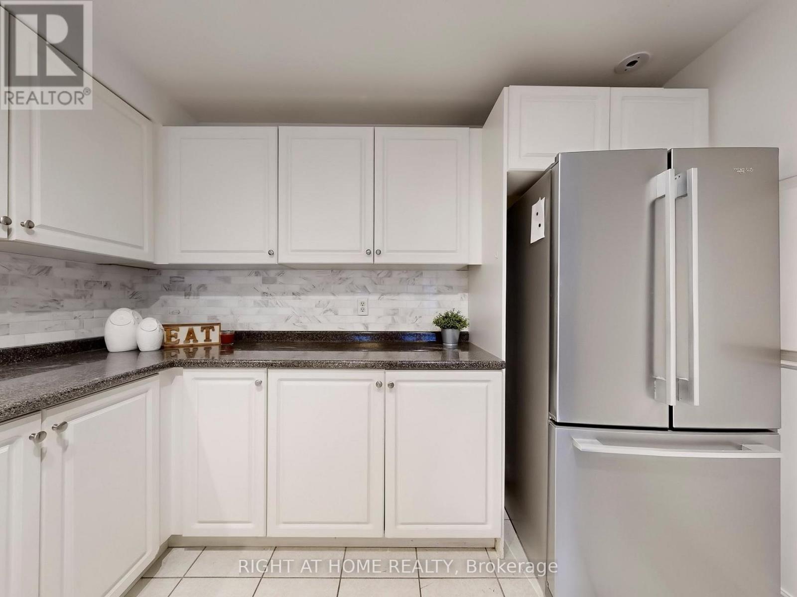 B28 - 108 Finch Avenue W, Toronto, Ontario  M2N 6W6 - Photo 15 - C12785356