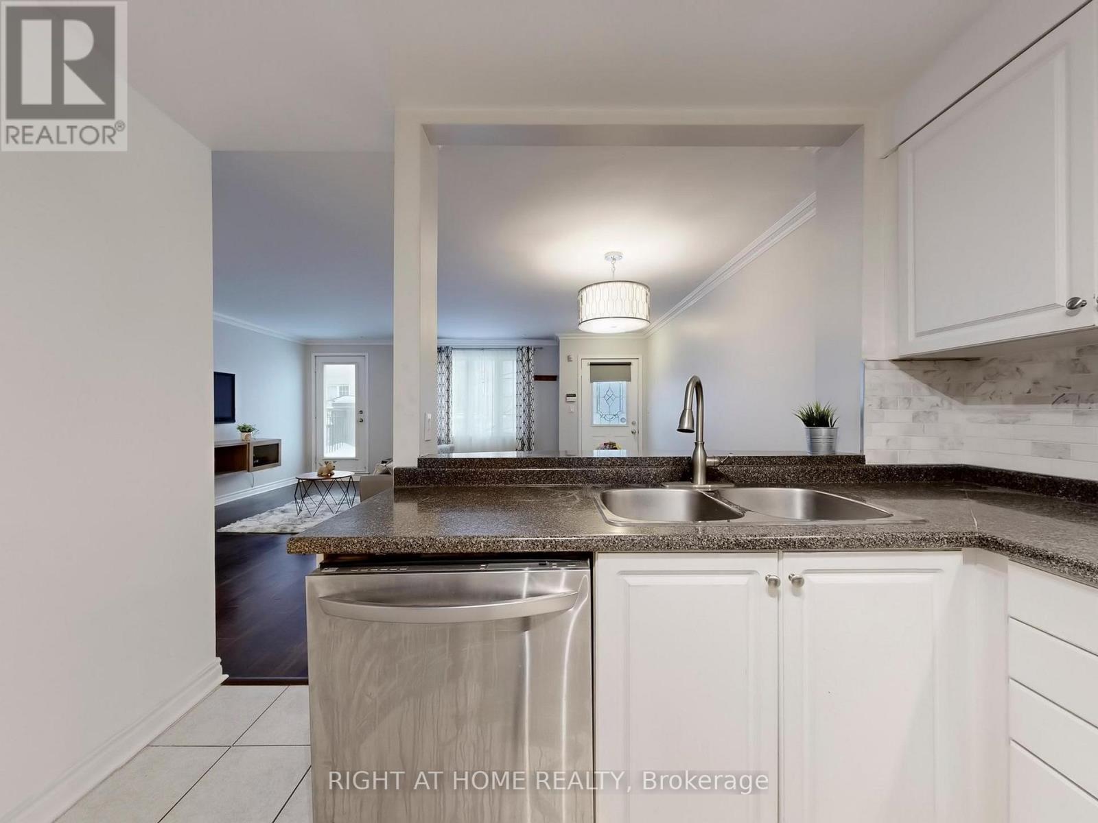 B28 - 108 Finch Avenue W, Toronto, Ontario  M2N 6W6 - Photo 16 - C12785356