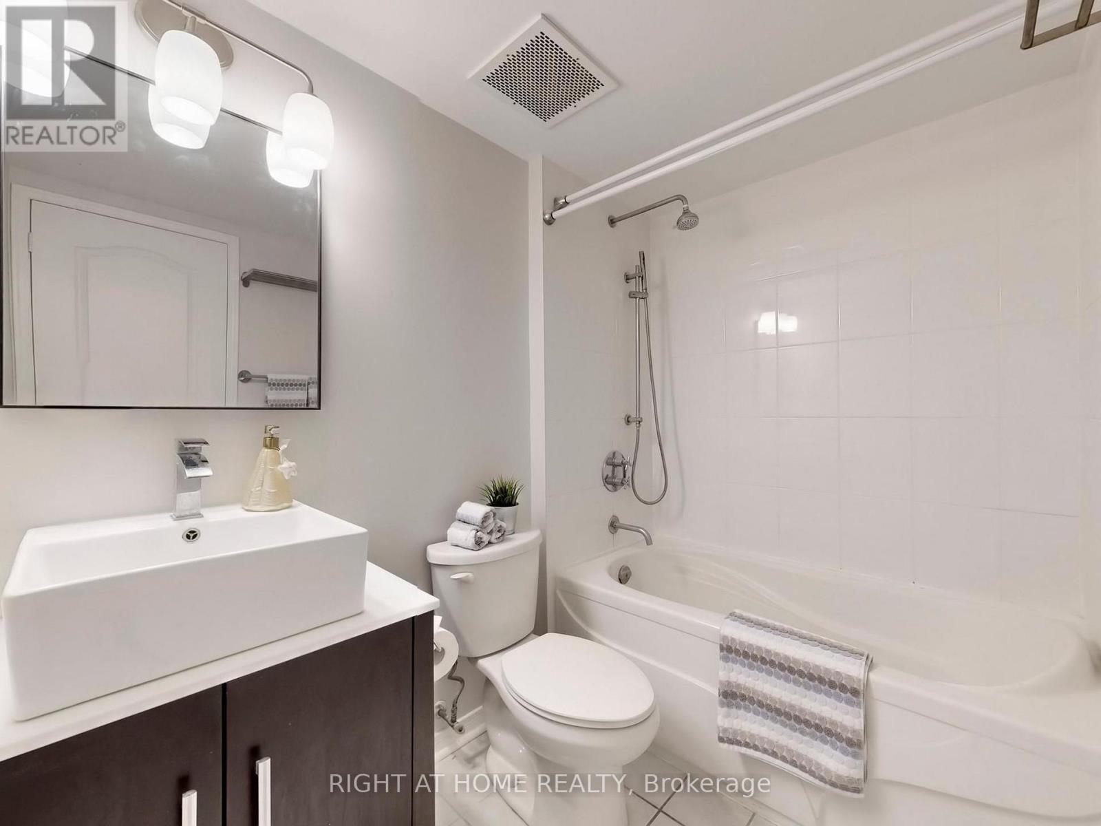 B28 - 108 Finch Avenue W, Toronto, Ontario  M2N 6W6 - Photo 36 - C12785356