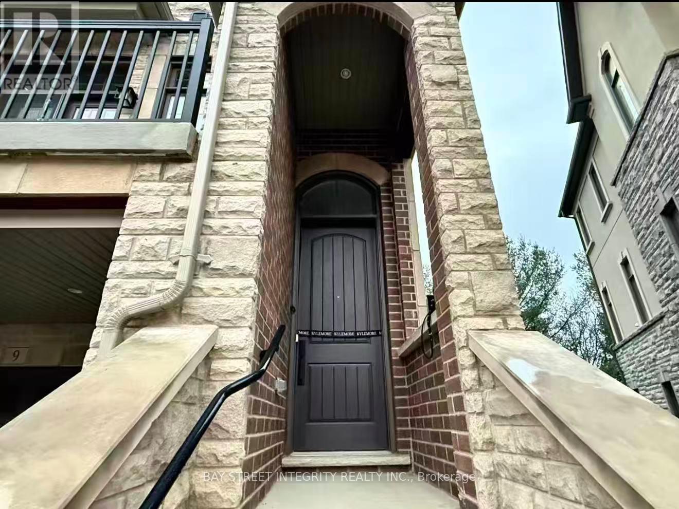 9 West Village Lane, Markham, Ontario  L6C 3L5 - Photo 3 - N12785312