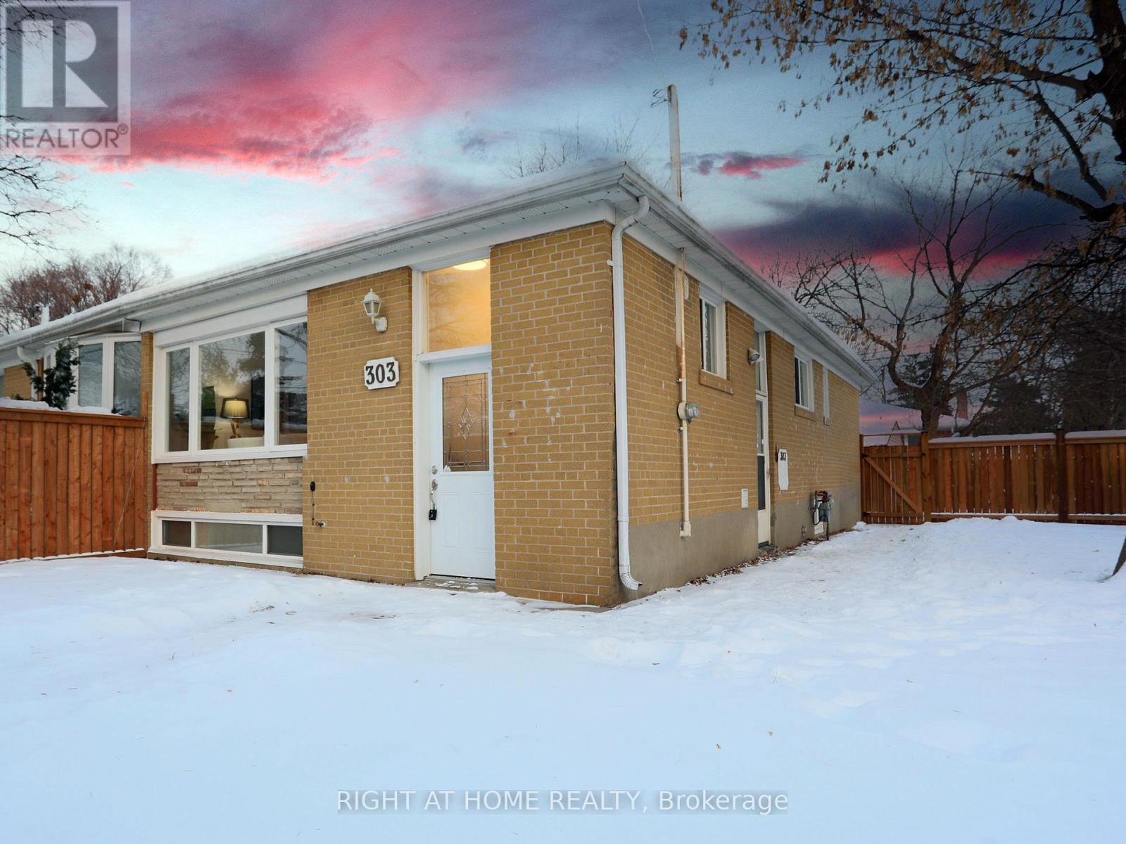 303 Blue Grass Boulevard, Richmond Hill, Ontario  L4C 3H3 - Photo 2 - N12785360