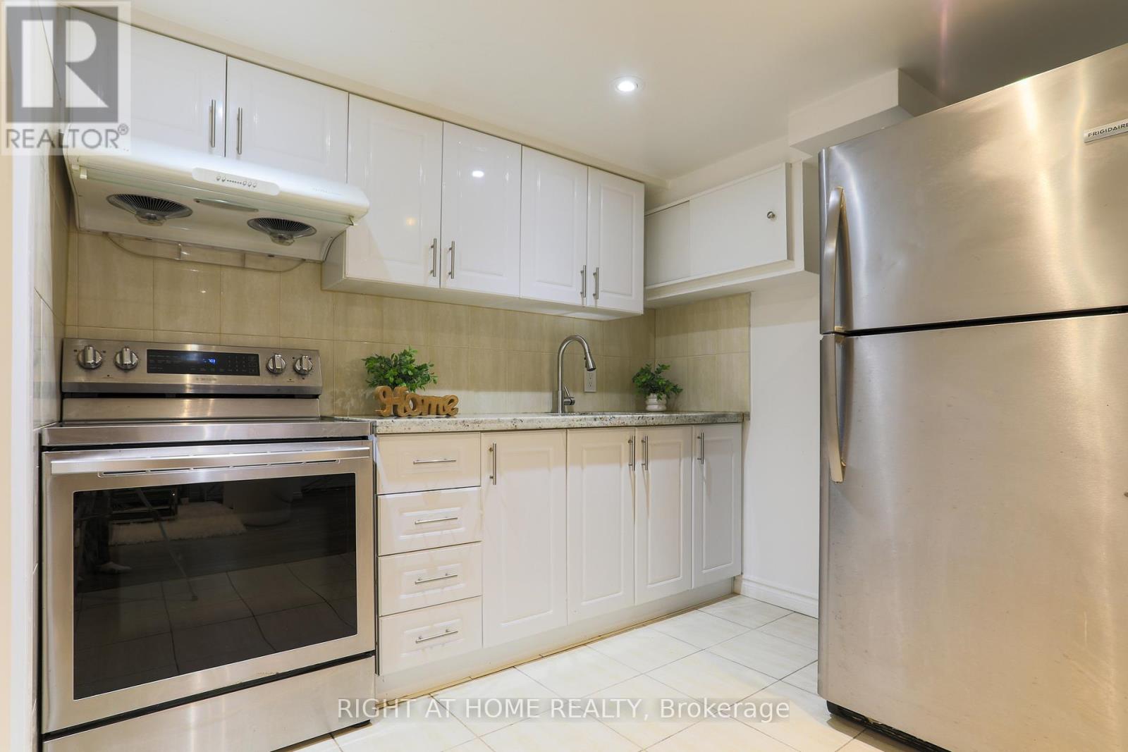 303 Blue Grass Boulevard, Richmond Hill, Ontario  L4C 3H3 - Photo 41 - N12785360