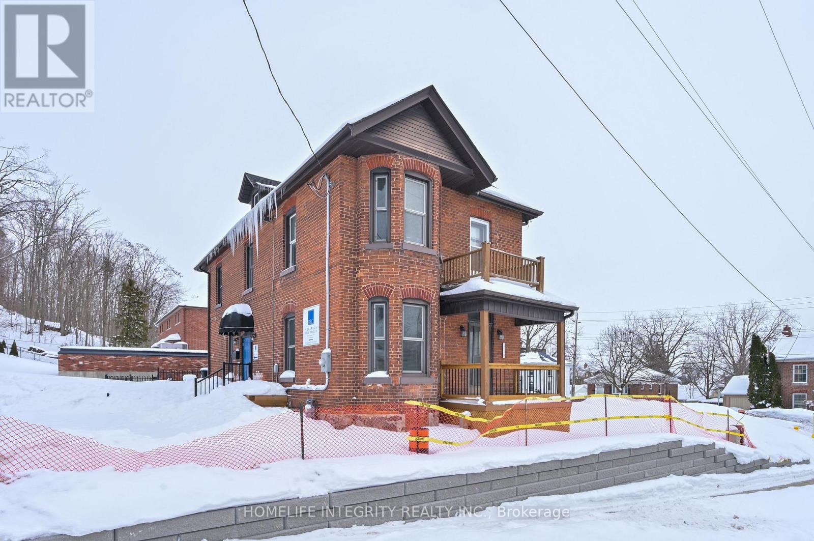 25 BERCZY STREET, Barrie, Ontario