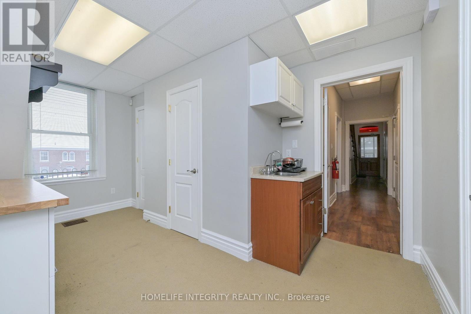 25 Berczy Street, Barrie, Ontario  L4M 3P6 - Photo 11 - S12785286