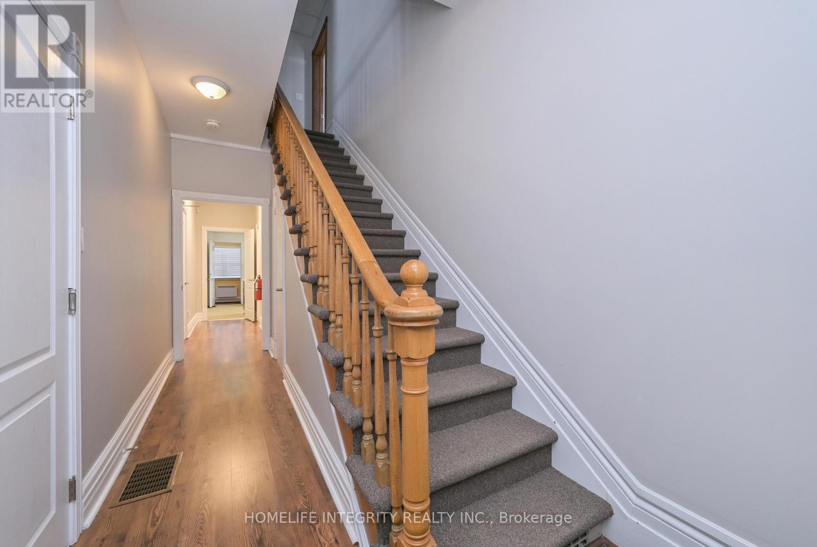 25 Berczy Street, Barrie, Ontario  L4M 3P6 - Photo 16 - S12785286