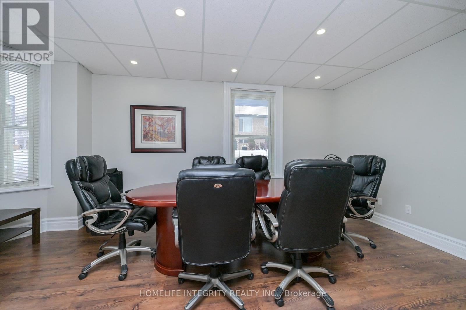 25 Berczy Street, Barrie, Ontario  L4M 3P6 - Photo 6 - S12785286