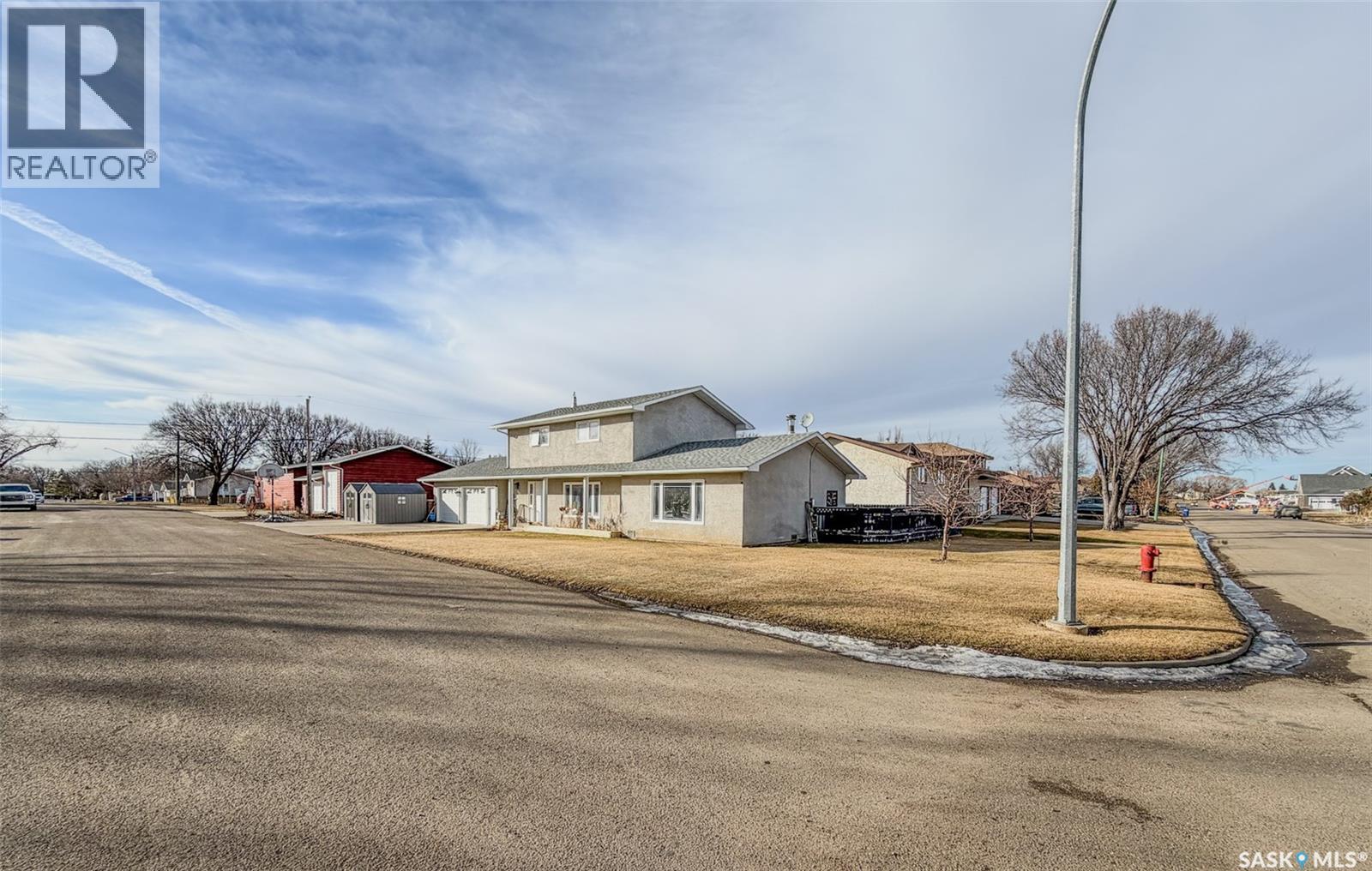 405 5th Street E, Shaunavon, Saskatchewan  S0N 2M0 - Photo 2 - SK028444