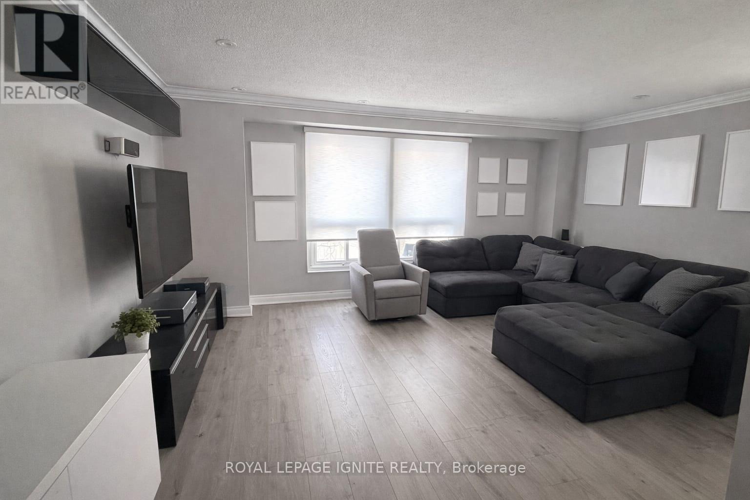 147 Enderby Crescent, Brampton, Ontario  L6T 4C7 - Photo 3 - W12785280