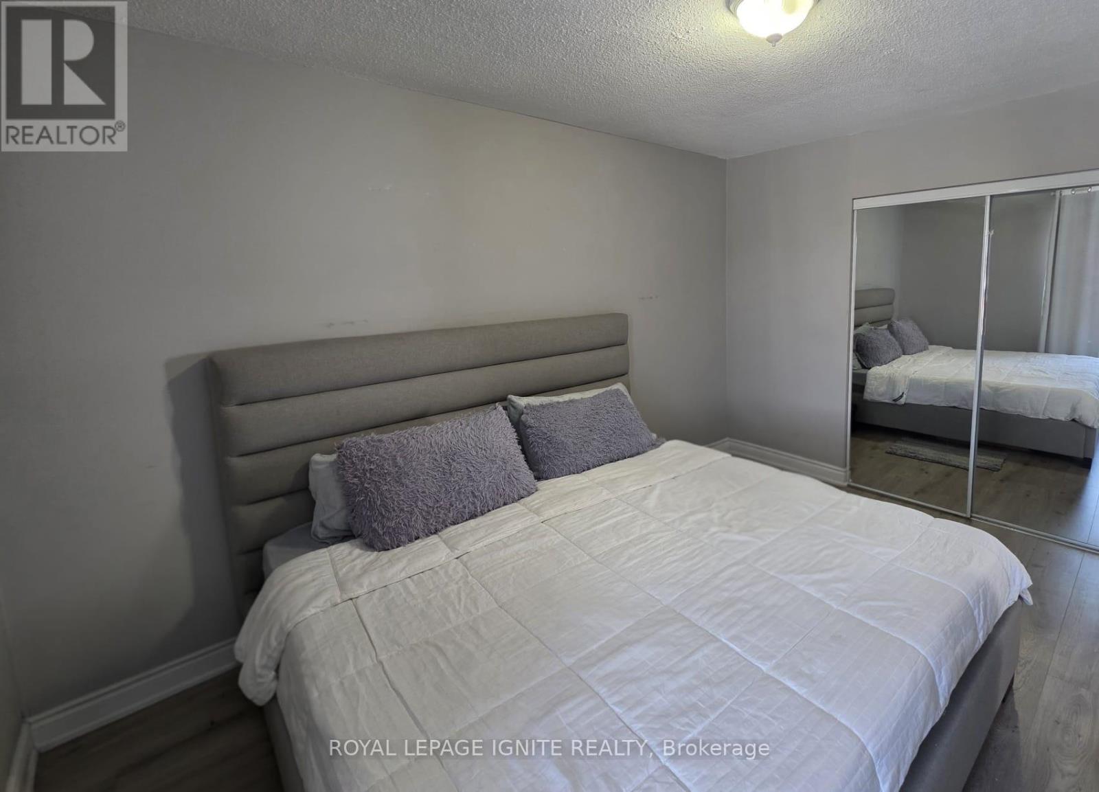 147 Enderby Crescent, Brampton, Ontario  L6T 4C7 - Photo 5 - W12785280