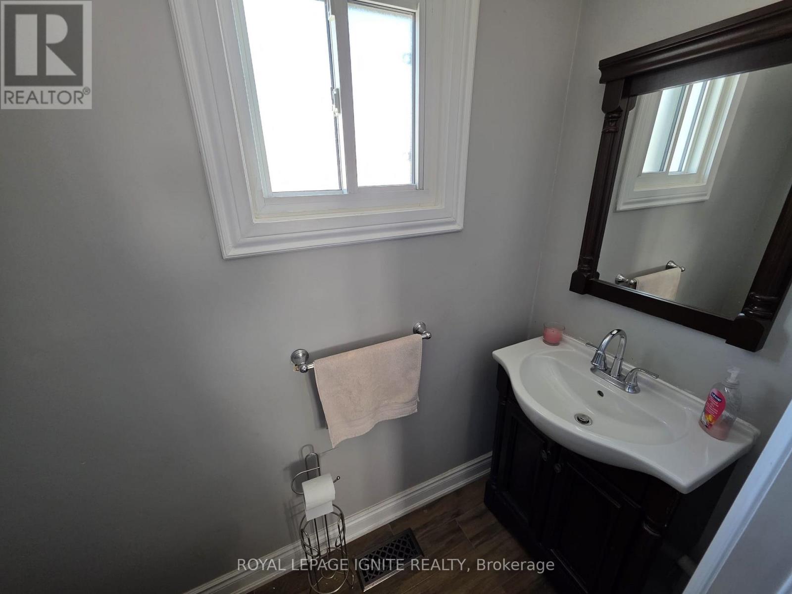 147 Enderby Crescent, Brampton, Ontario  L6T 4C7 - Photo 8 - W12785280