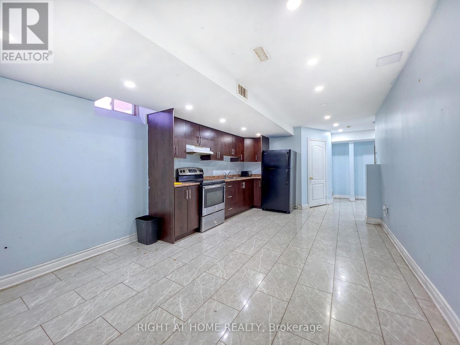 68 Elmcrest Drive, Brampton, Ontario  L6Y 5Z2 - Photo 20 - W12785310