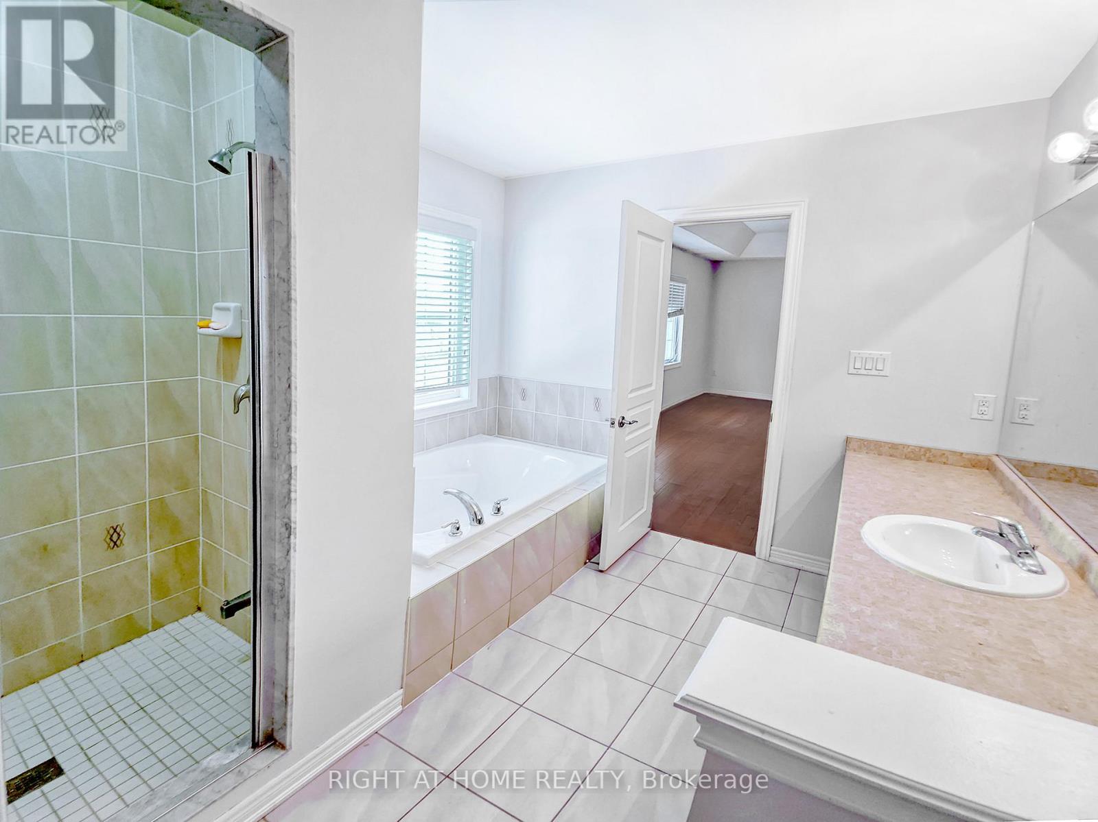 68 Elmcrest Drive, Brampton, Ontario  L6Y 5Z2 - Photo 25 - W12785310