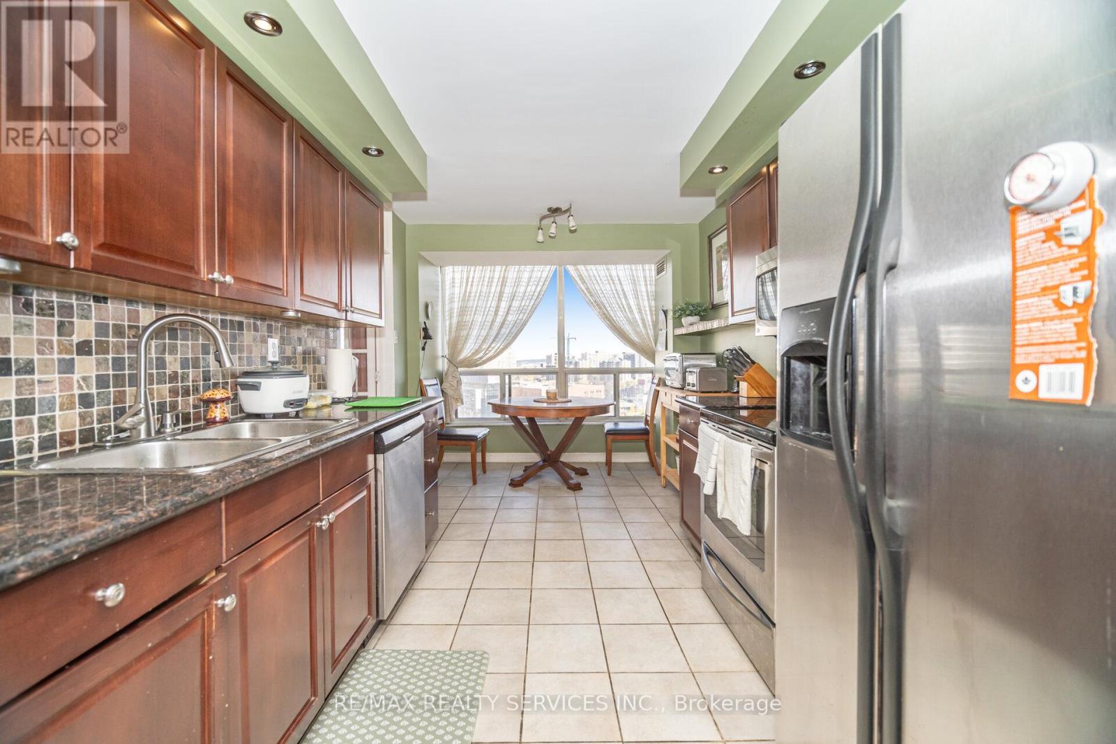 1502 - 22 Hanover Road, Brampton, Ontario  L6S 5K7 - Photo 13 - W12785336