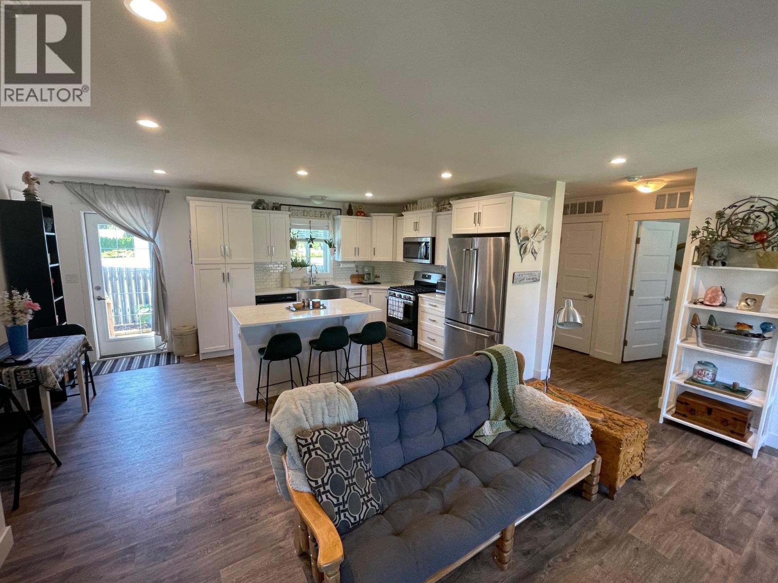 8187 Donaldson Drive, Grand Forks, British Columbia  V0H 1H2 - Photo 10 - 10360517