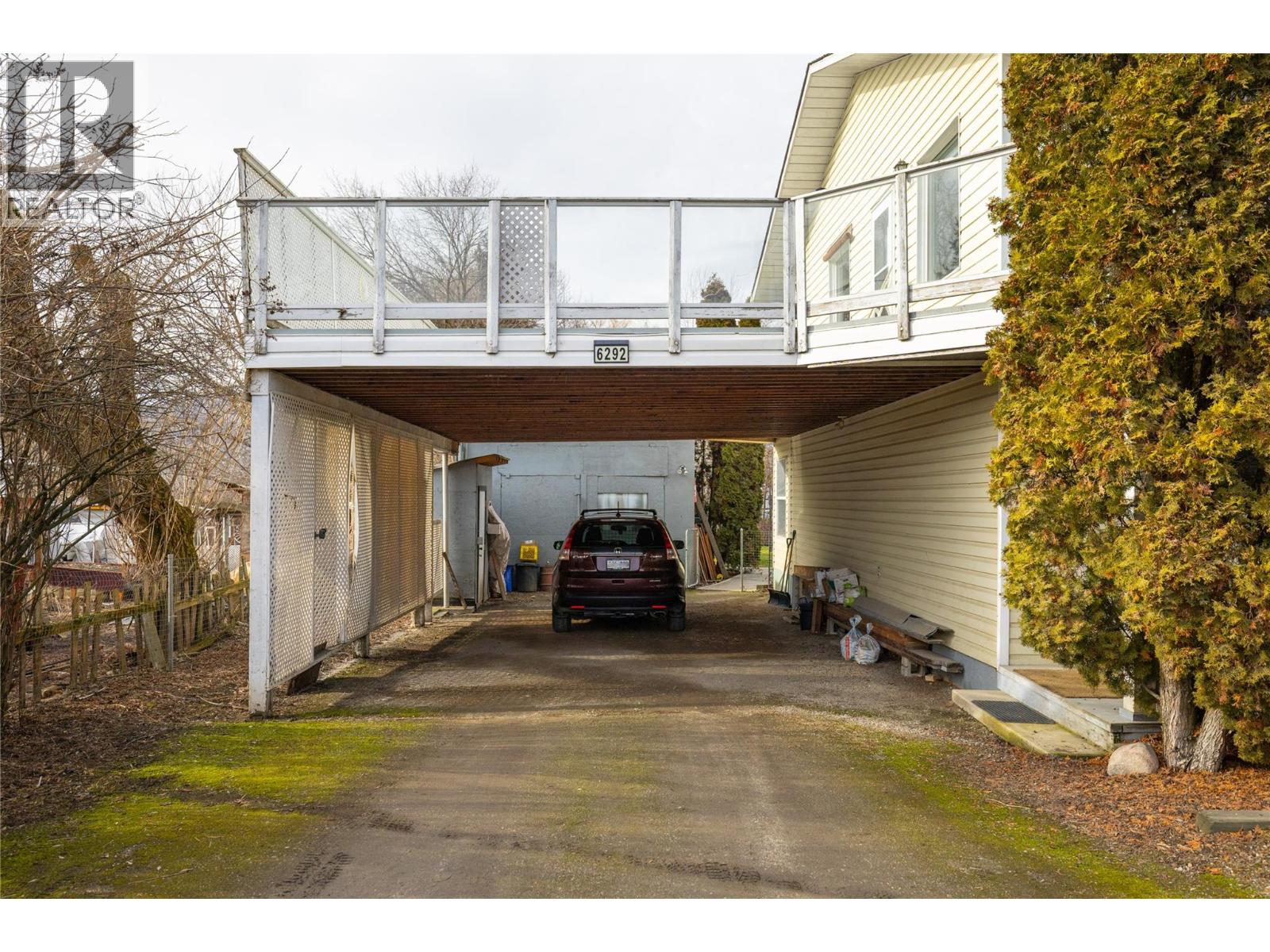 6292 Stickle Road, Vernon, British Columbia  V1B 3R2 - Photo 4 - 10375900