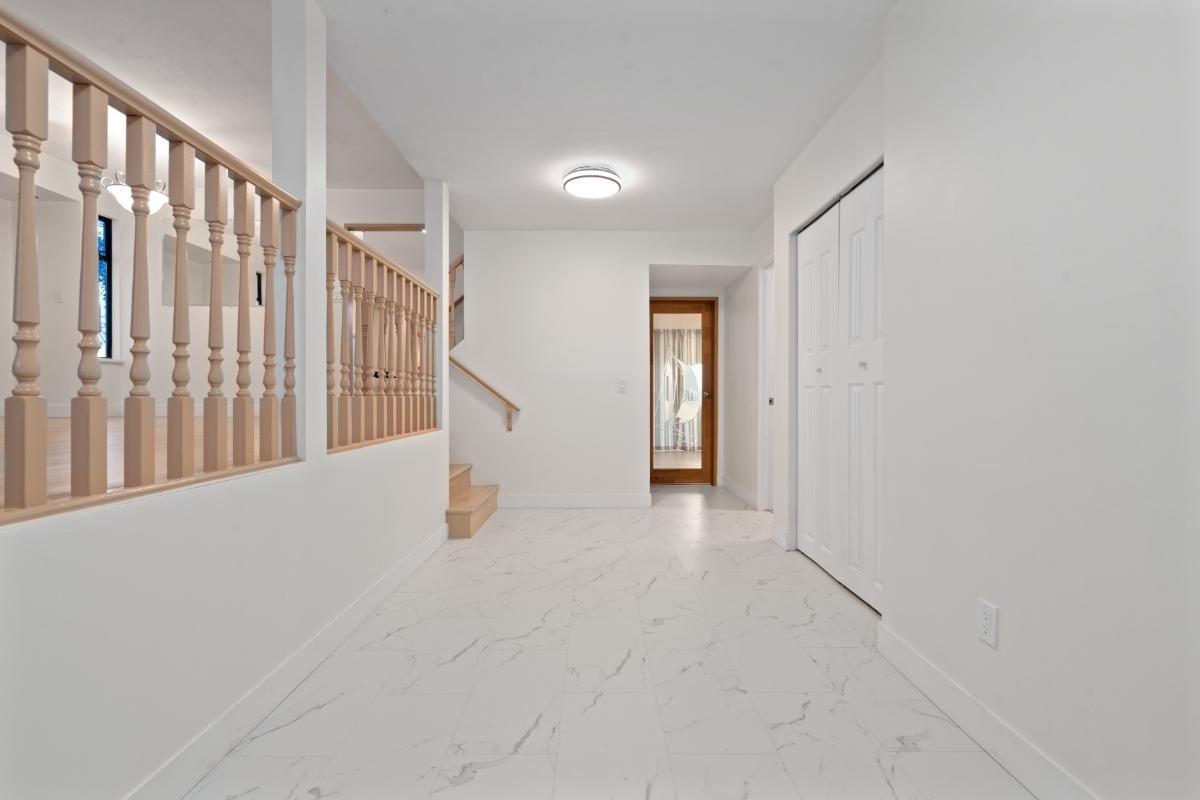 13363 65a Avenue, Surrey, British Columbia  V3W 8T2 - Photo 3 - R3088126