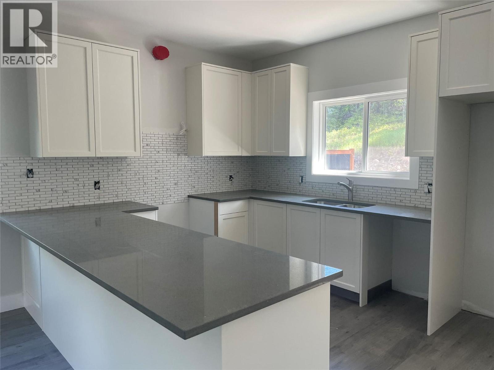 160 3rd Avenue, Christina Lake, British Columbia  V0H 1E0 - Photo 10 - 10375864