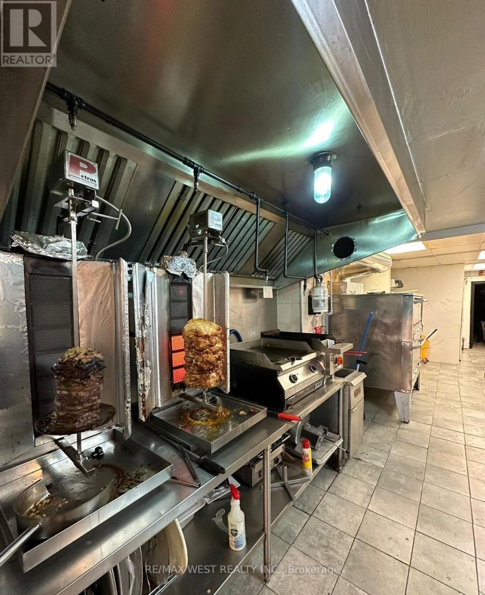 Store Front Plus Basement - 1210 King Street W, Toronto, Ontario  M6K 1G4 - Photo 14 - W12785392