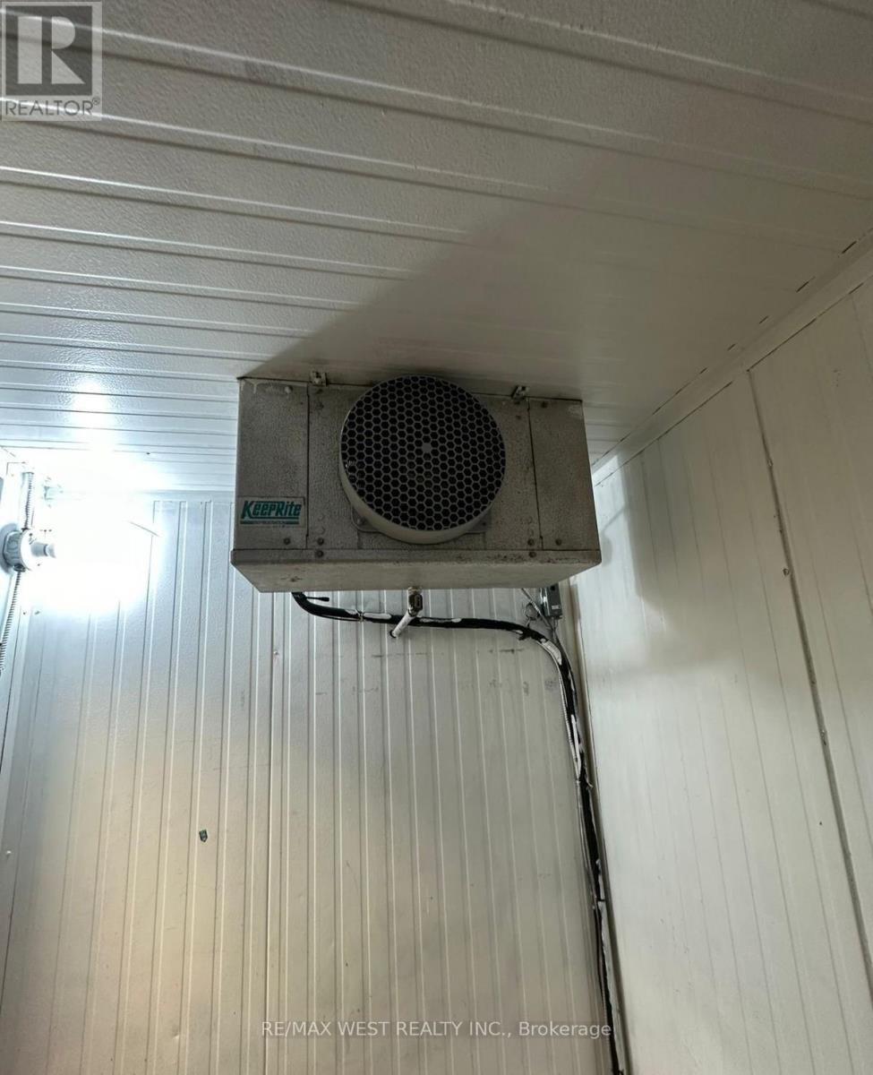 Store Front Plus Basement - 1210 King Street W, Toronto, Ontario  M6K 1G4 - Photo 15 - W12785392