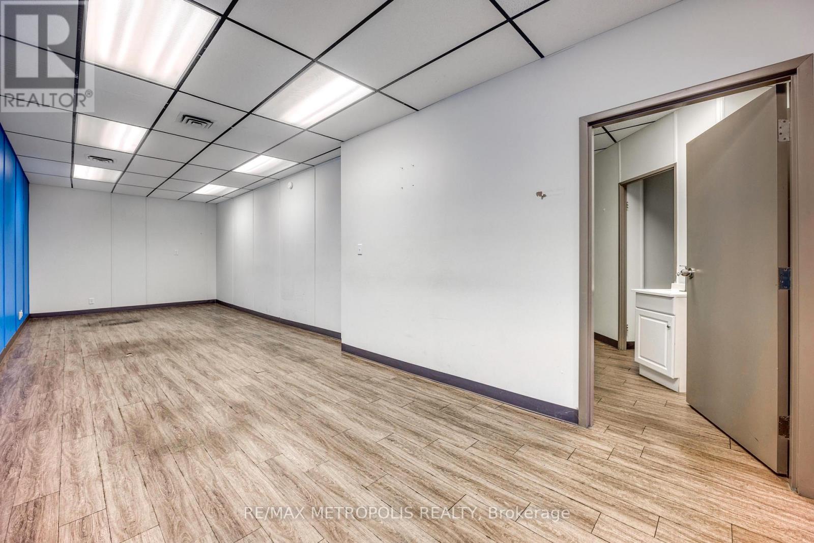 B - 373 Vidal Street S, Sarnia, Ontario  N7T 2V3 - Photo 12 - X12785376