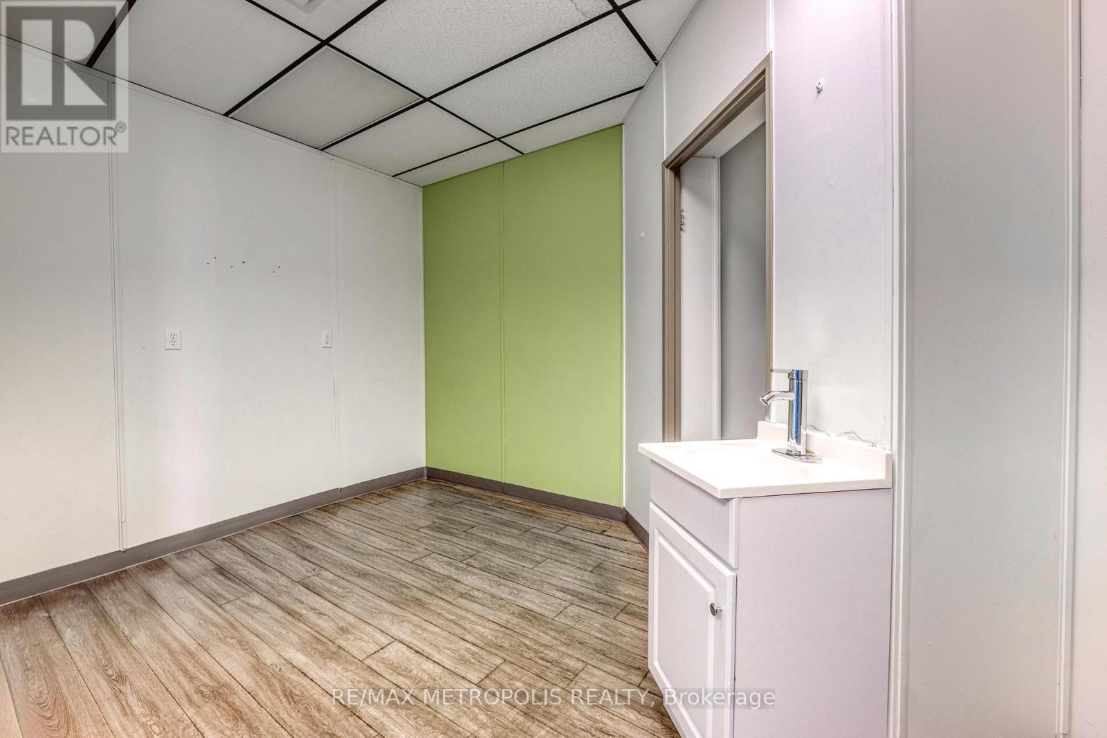 B - 373 Vidal Street S, Sarnia, Ontario  N7T 2V3 - Photo 15 - X12785376