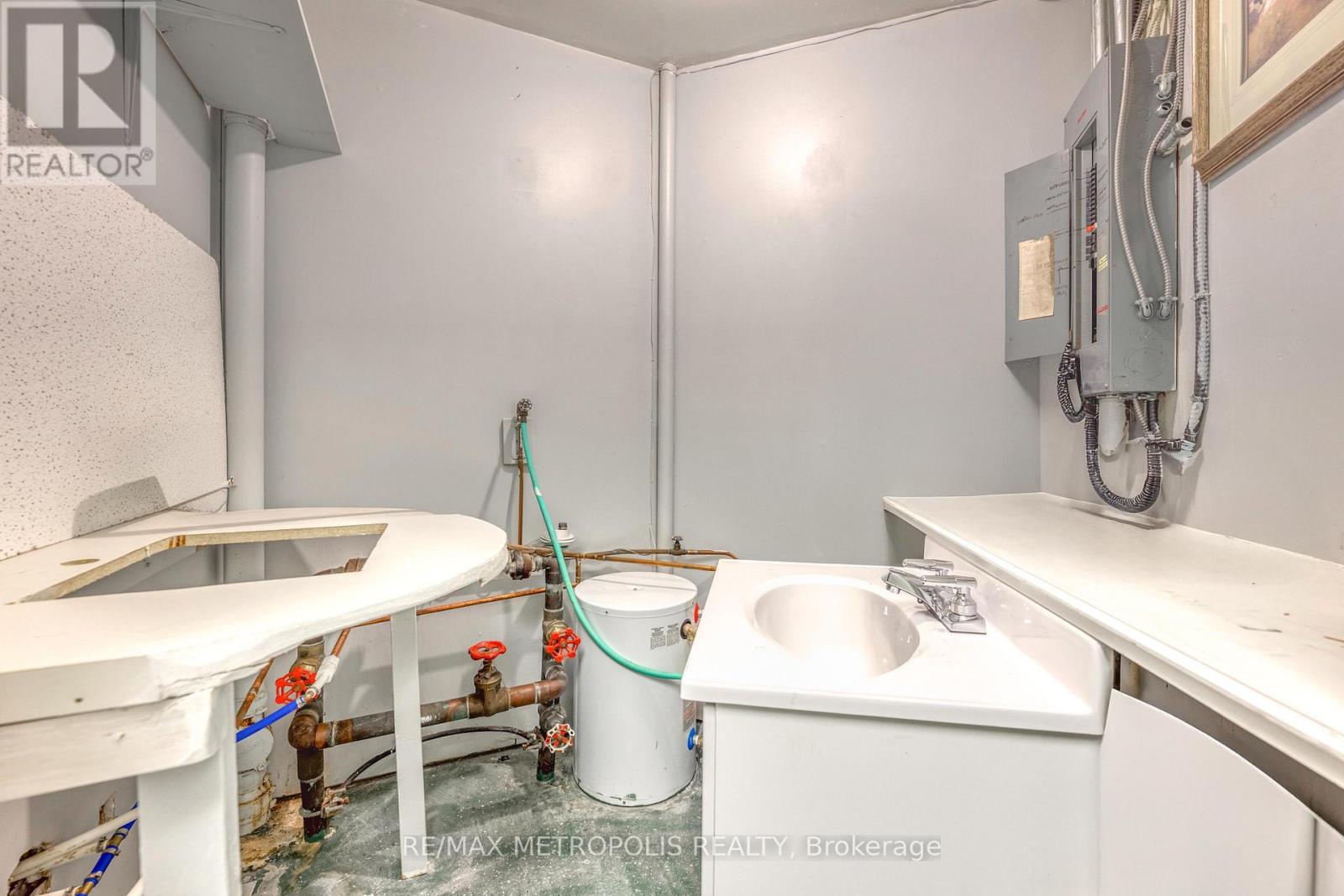 B - 373 Vidal Street S, Sarnia, Ontario  N7T 2V3 - Photo 19 - X12785376