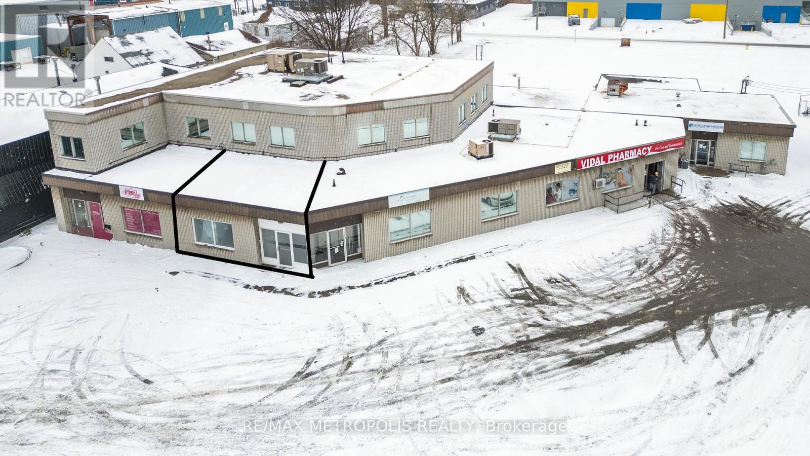 B - 373 Vidal Street S, Sarnia, Ontario  N7T 2V3 - Photo 2 - X12785376