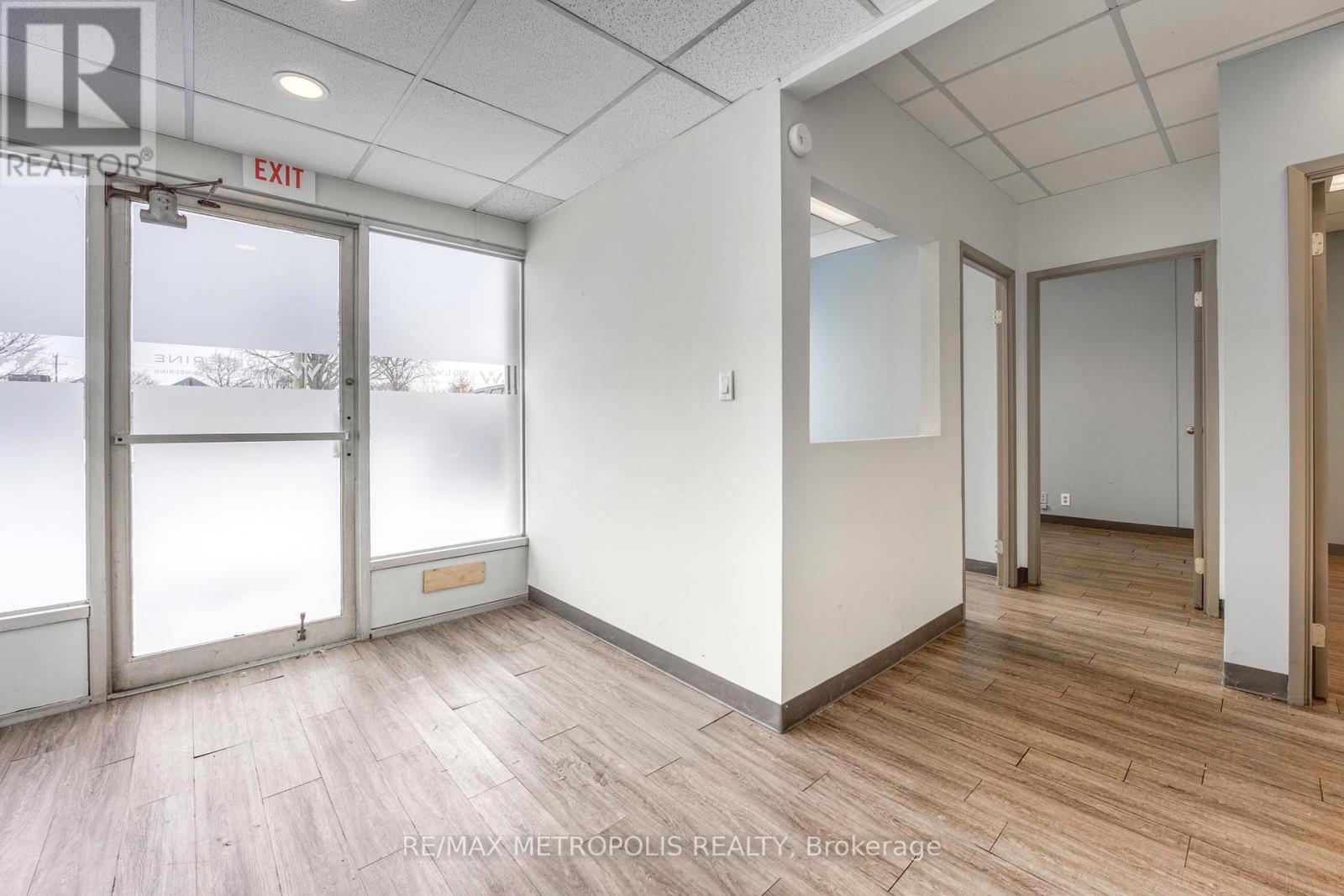 B - 373 Vidal Street S, Sarnia, Ontario  N7T 2V3 - Photo 4 - X12785376