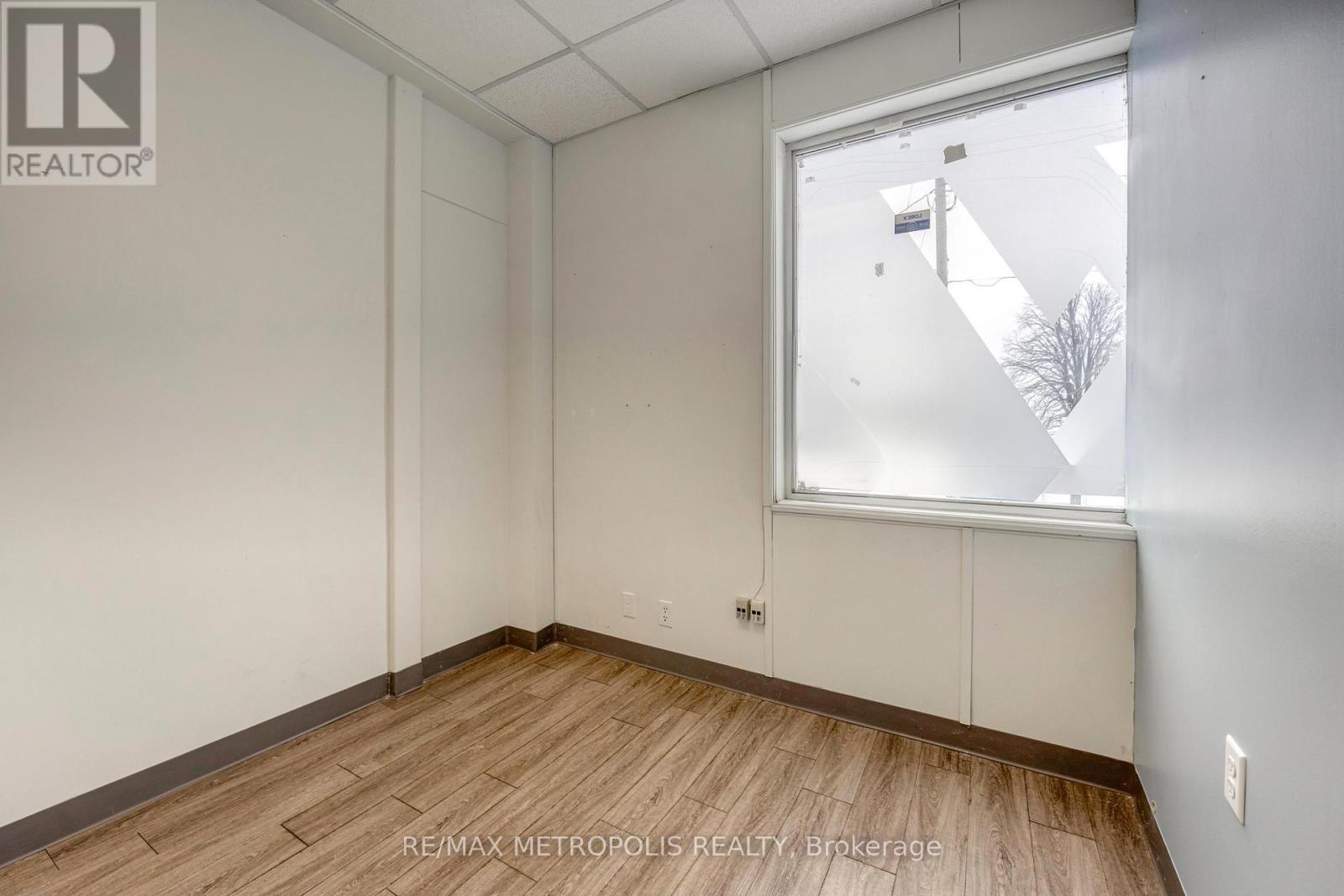 B - 373 Vidal Street S, Sarnia, Ontario  N7T 2V3 - Photo 5 - X12785376