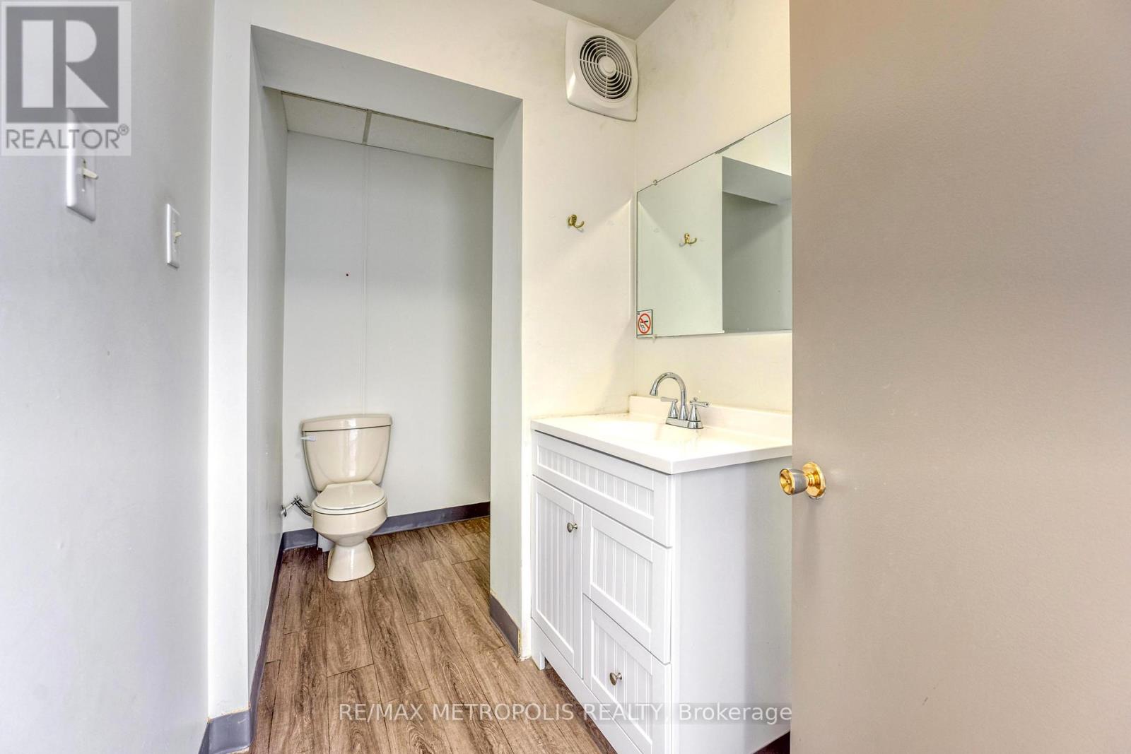 B - 373 Vidal Street S, Sarnia, Ontario  N7T 2V3 - Photo 8 - X12785376