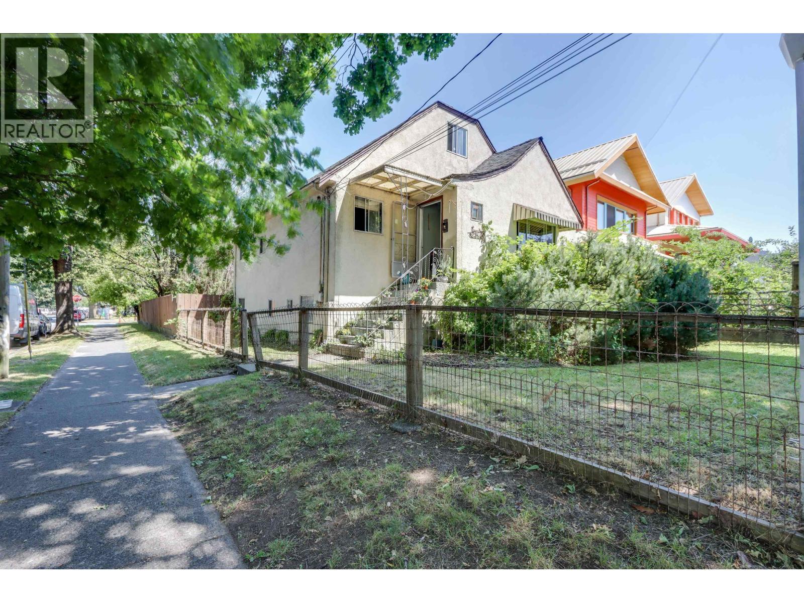 2305 Turner Street, Vancouver, British Columbia  V5L 2A6 - Photo 3 - R3089429