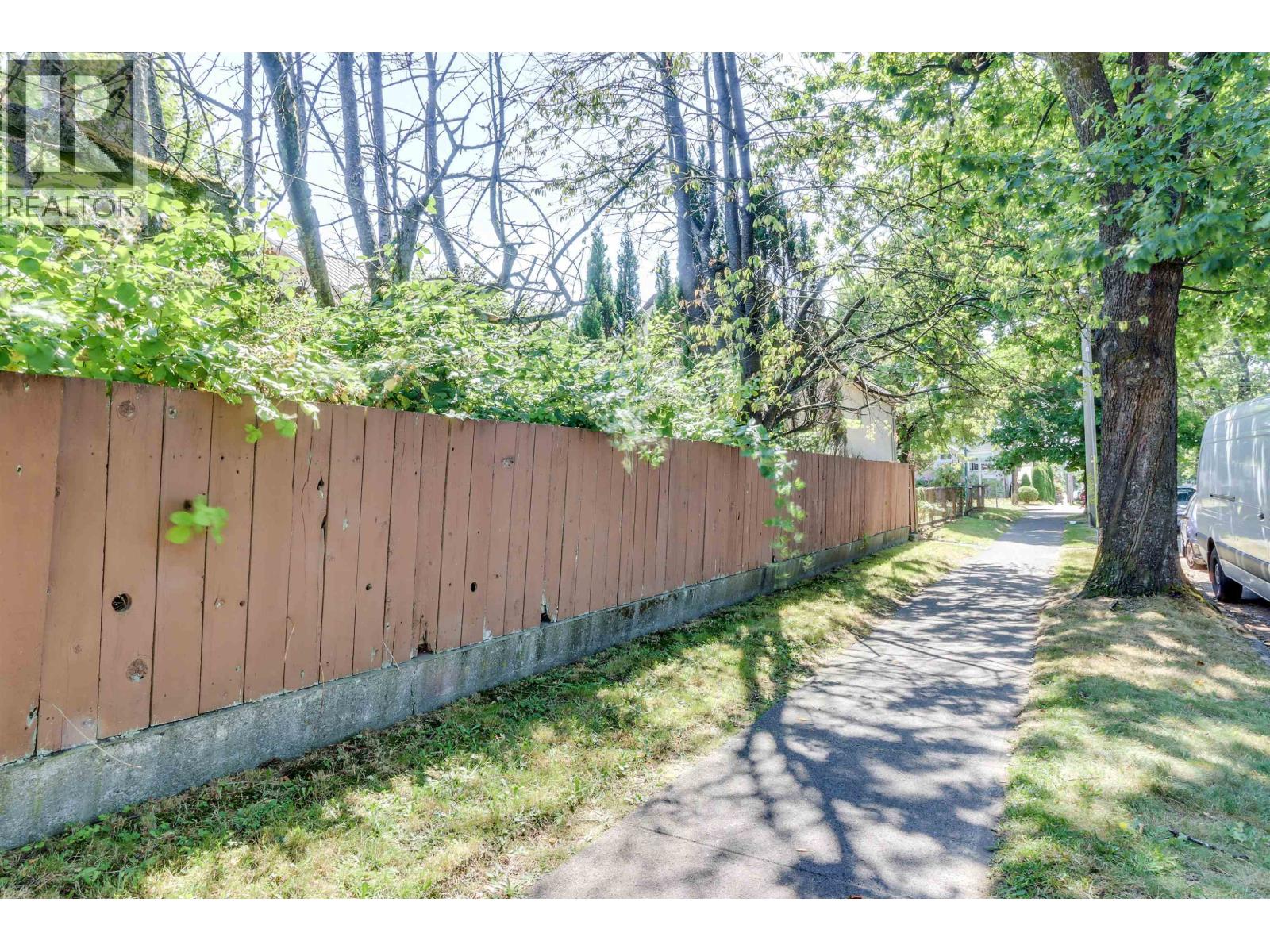 2305 Turner Street, Vancouver, British Columbia  V5L 2A6 - Photo 11 - R3089429