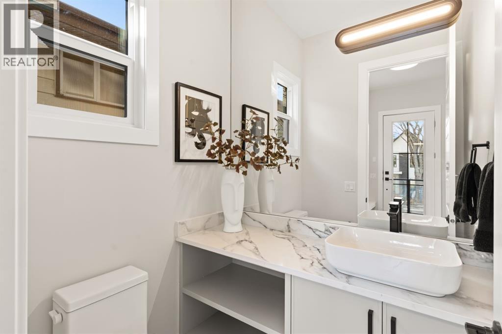 2528 7 Avenue Nw, Calgary, Alberta  T2N 1A4 - Photo 4 - A2280046