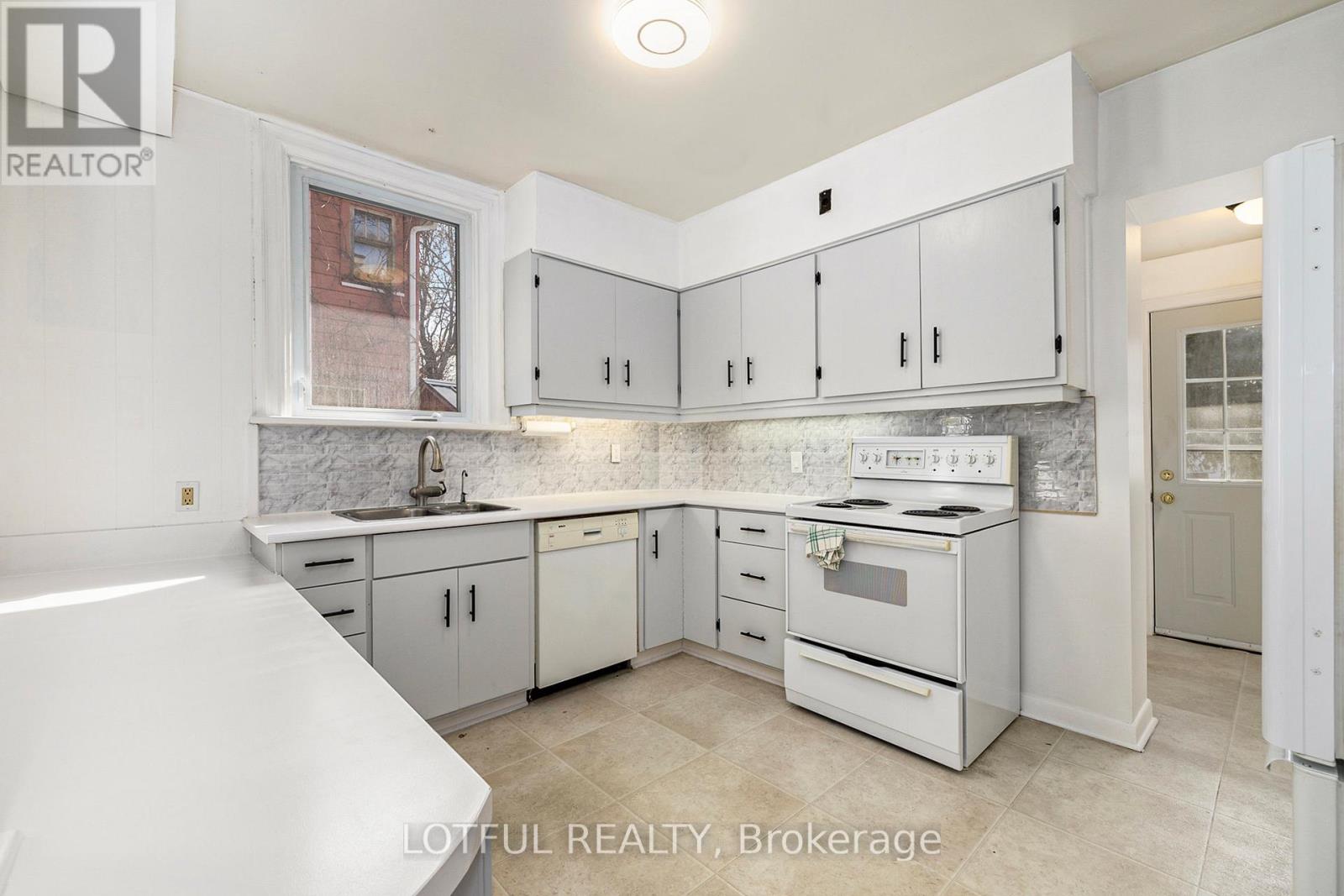 30 Foster Street, Ottawa, Ontario  K1Y 3J4 - Photo 5 - X12785484