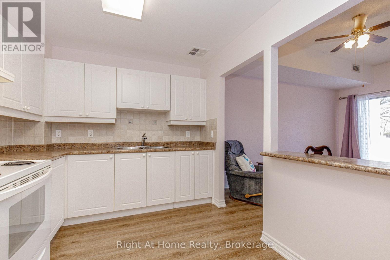 106 - 137 Martin Street, Milton, Ontario  L9T 5H4 - Photo 10 - W12785456