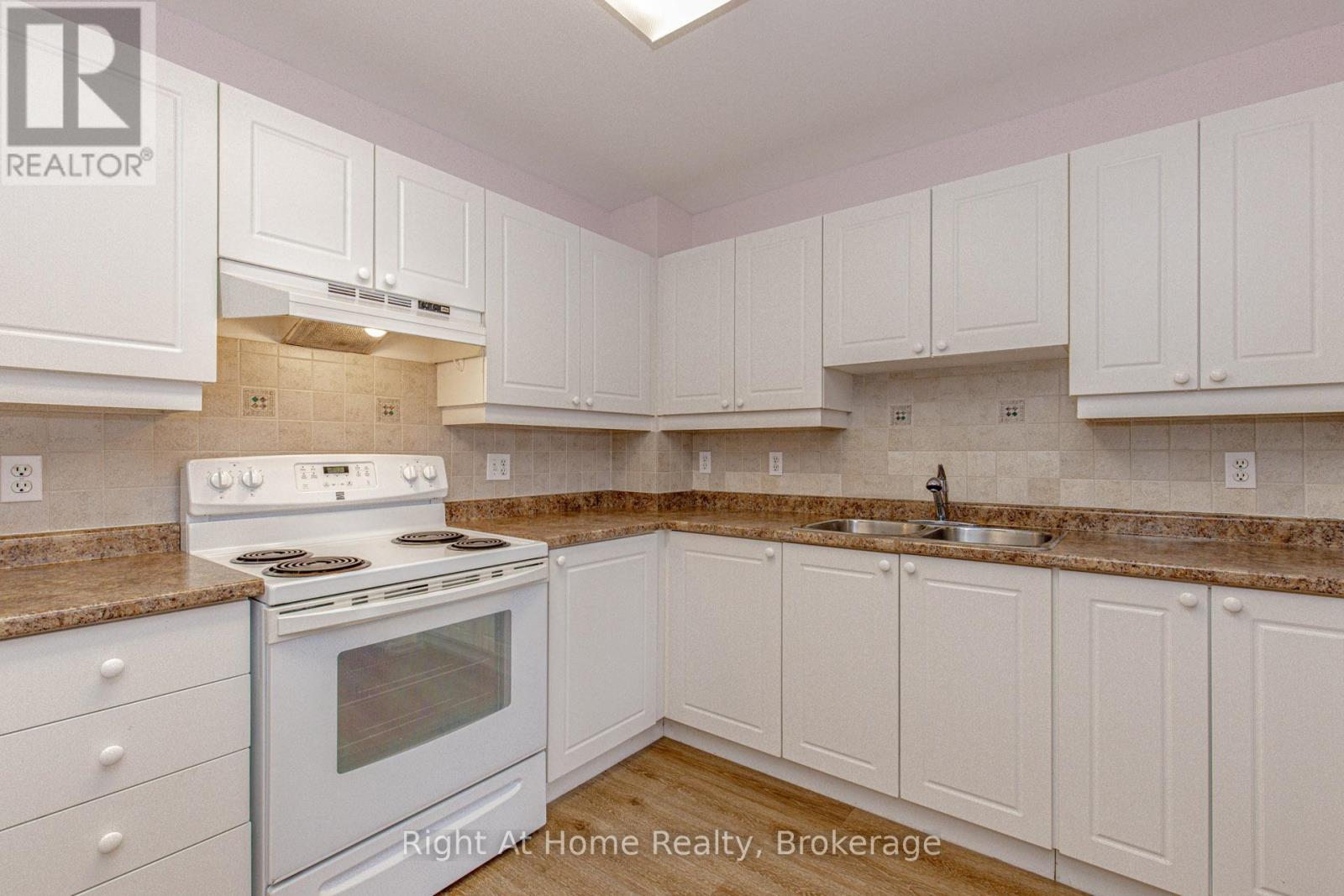 106 - 137 Martin Street, Milton, Ontario  L9T 5H4 - Photo 11 - W12785456