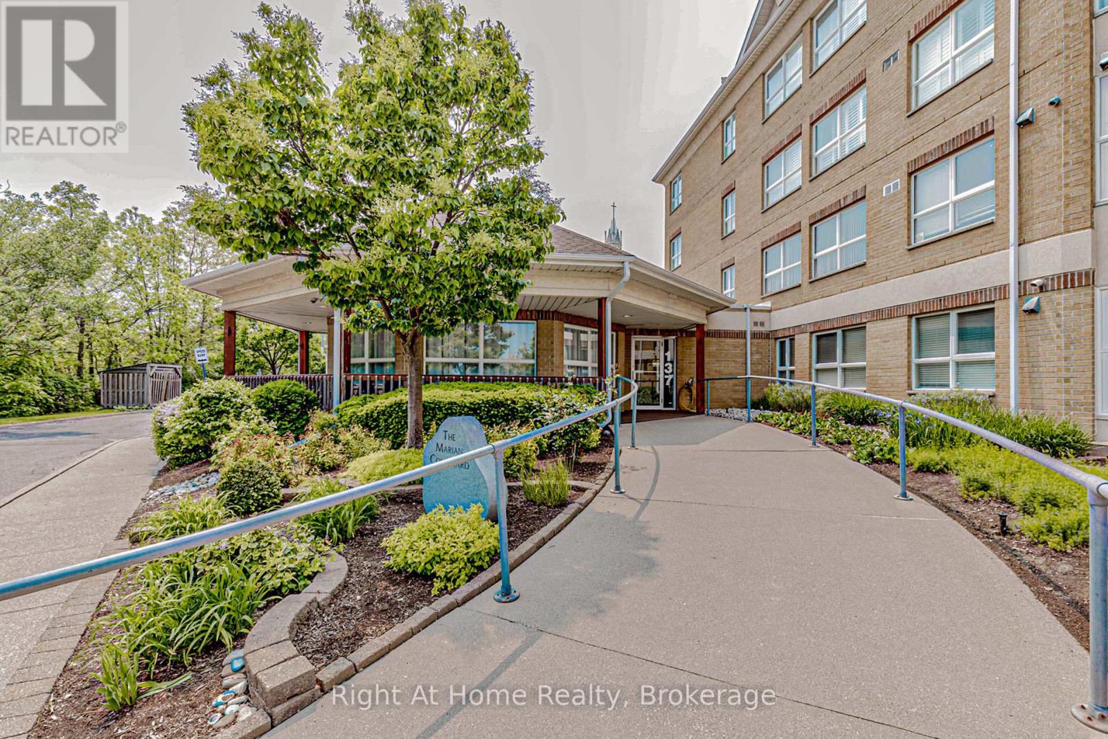 106 - 137 Martin Street, Milton, Ontario  L9T 5H4 - Photo 2 - W12785456