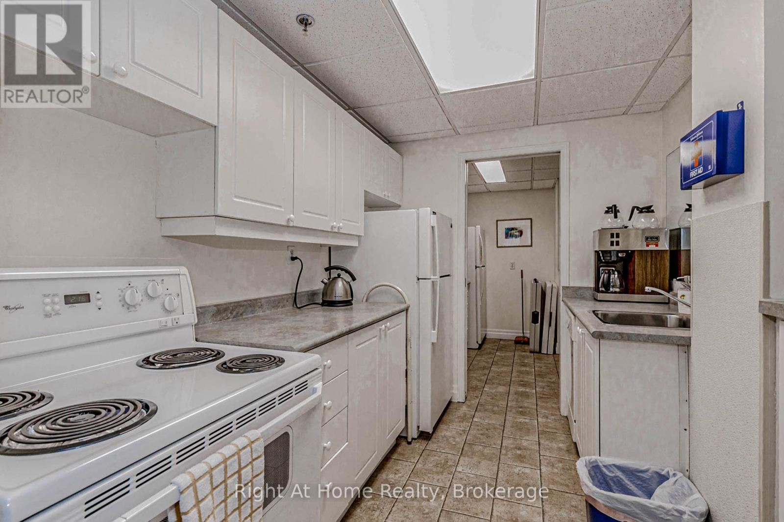 106 - 137 Martin Street, Milton, Ontario  L9T 5H4 - Photo 37 - W12785456