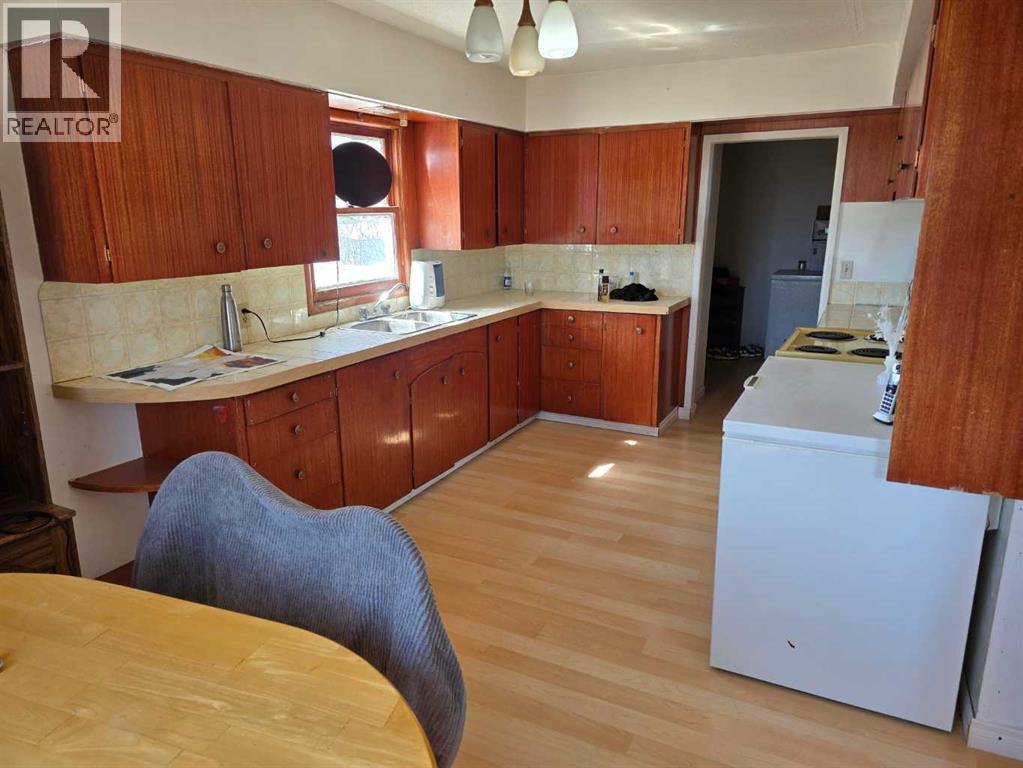 104 Centre Street, Enchant, Alberta  T0K 0V0 - Photo 27 - A2286167