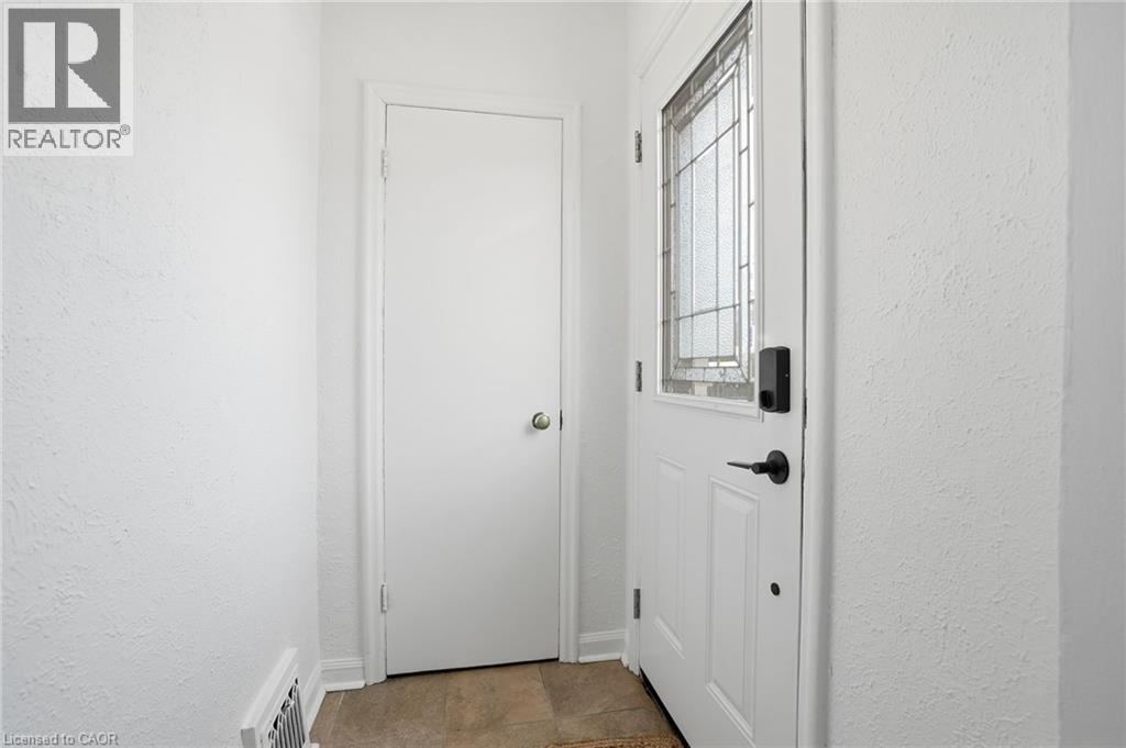 153 Parkview Drive, Hamilton, Ontario  L8S 3Y4 - Photo 3 - 40804872