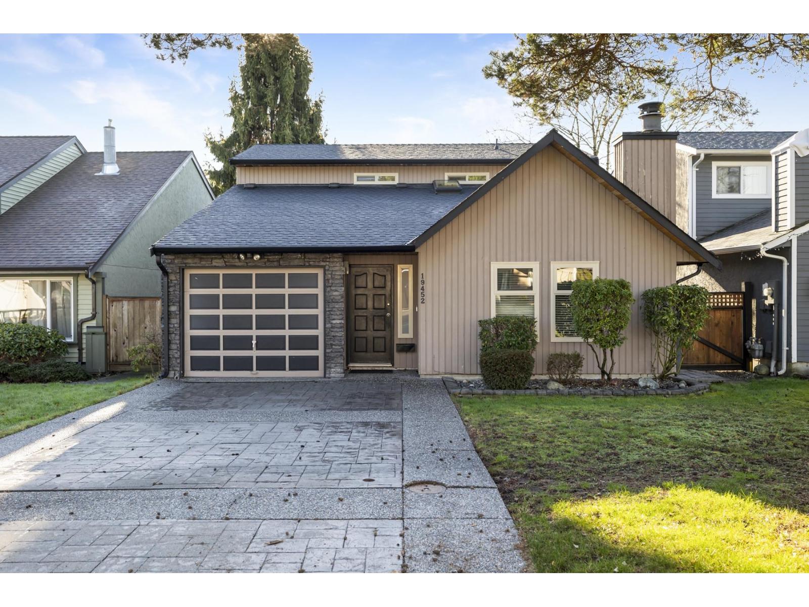 19452 61 Avenue, Surrey, British Columbia  V3S 7L3 - Photo 2 - R3089621