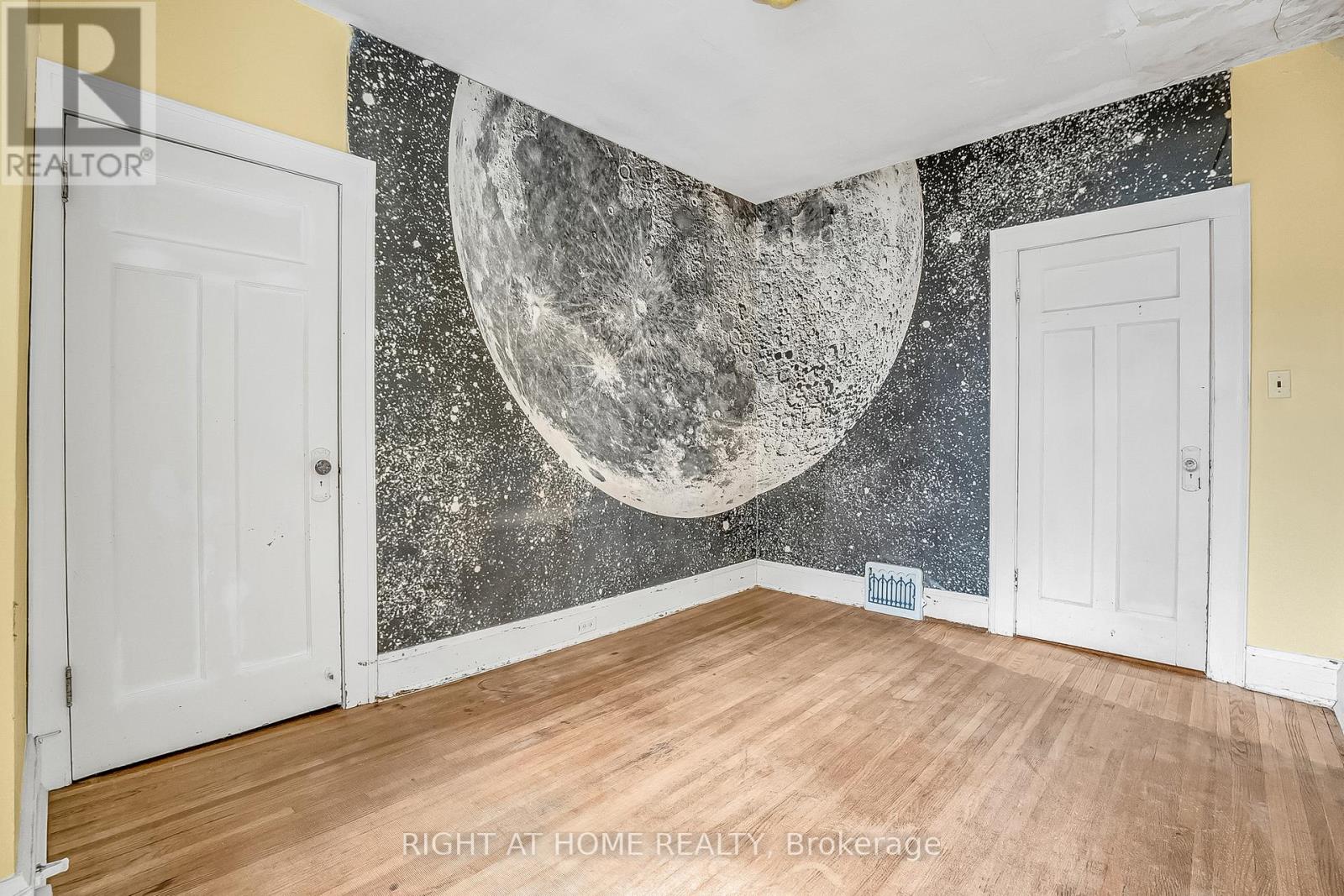 155 Neville Park Boulevard N, Toronto, Ontario  M4E 3P7 - Photo 21 - E12785400