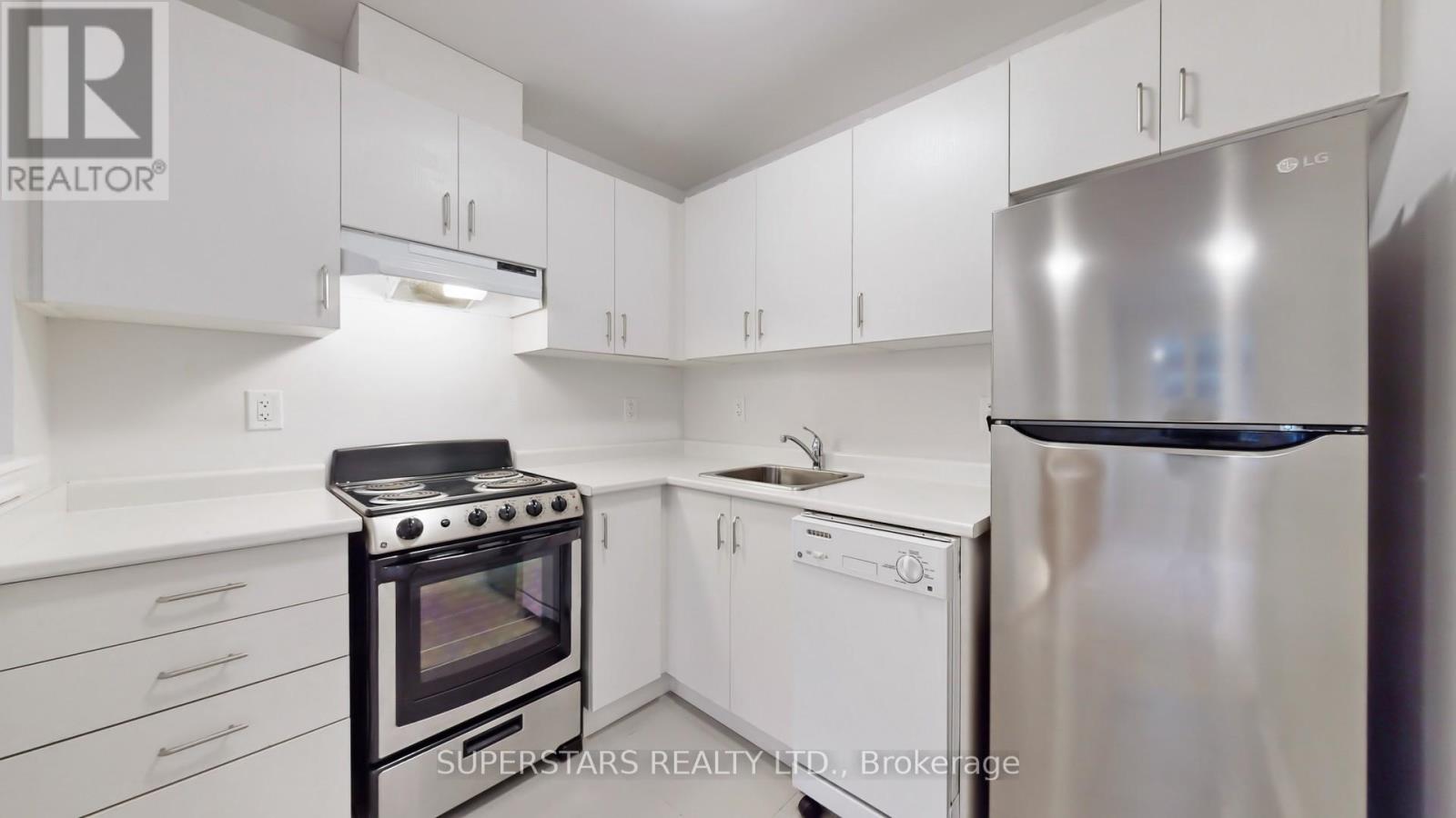 Coach - 4 Waterleaf Road, Markham, Ontario  L6B 1N9 - Photo 2 - N12785478