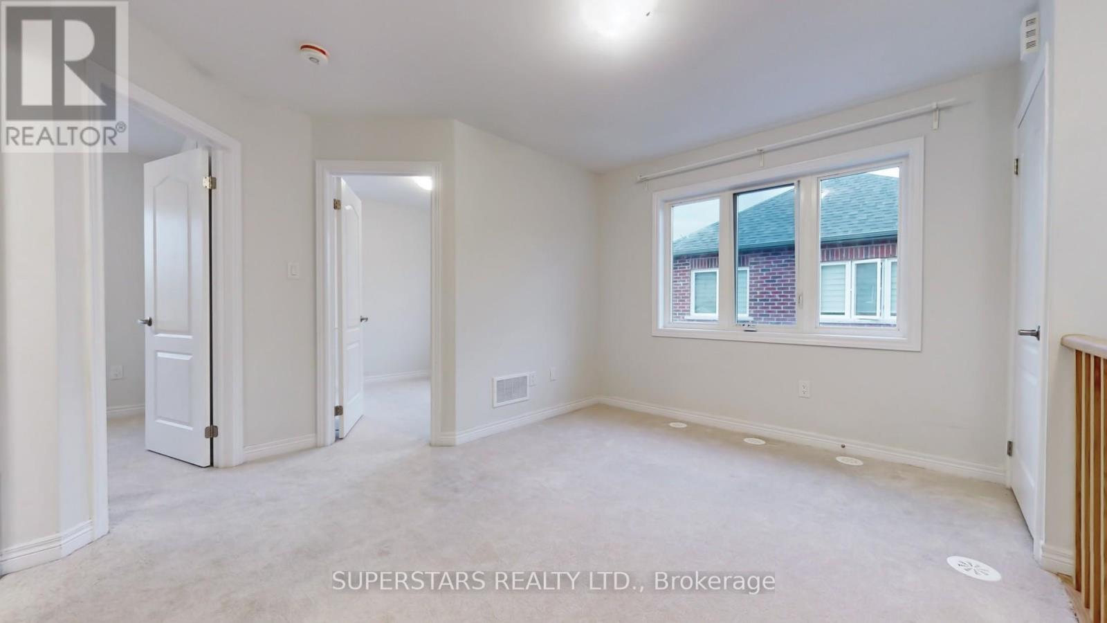 Coach - 4 Waterleaf Road, Markham, Ontario  L6B 1N9 - Photo 4 - N12785478