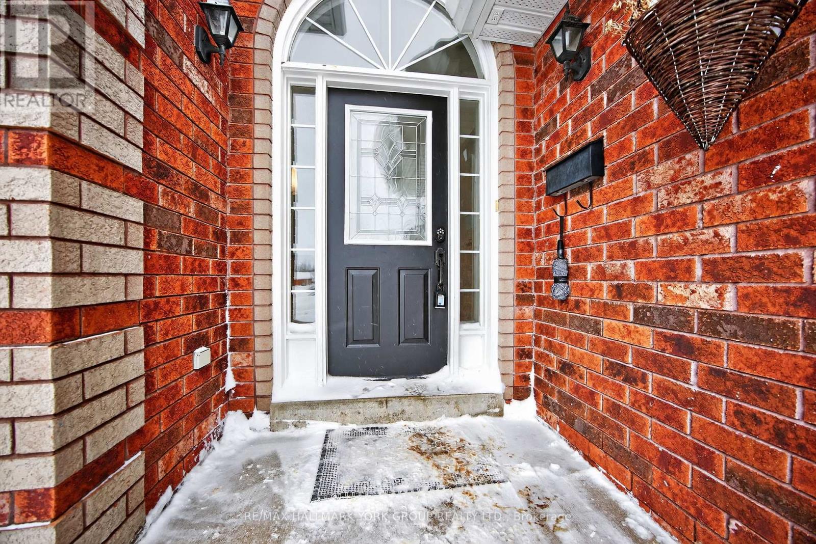 25 Forest Dale Drive, Barrie, Ontario  L4M 6M7 - Photo 3 - S12785408